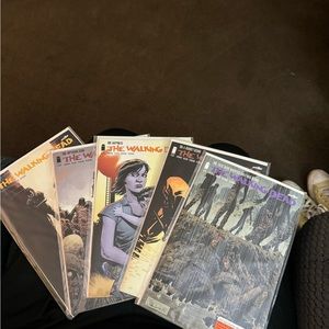 Walking Dead comic books (5)
